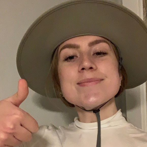 Meet your Posher, Marissa - Picture 2 of 2